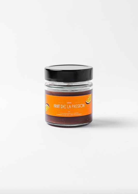 Passion fruit, caramel and 38% milk chocolate spread