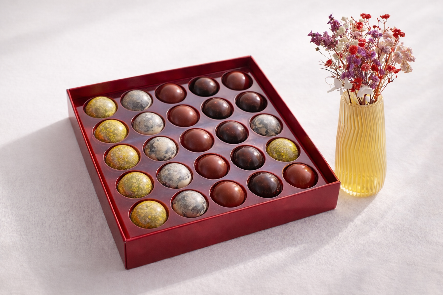 Coffret signature 25 chocolats avec soliflore | Collection Saint-Valentin | 200g