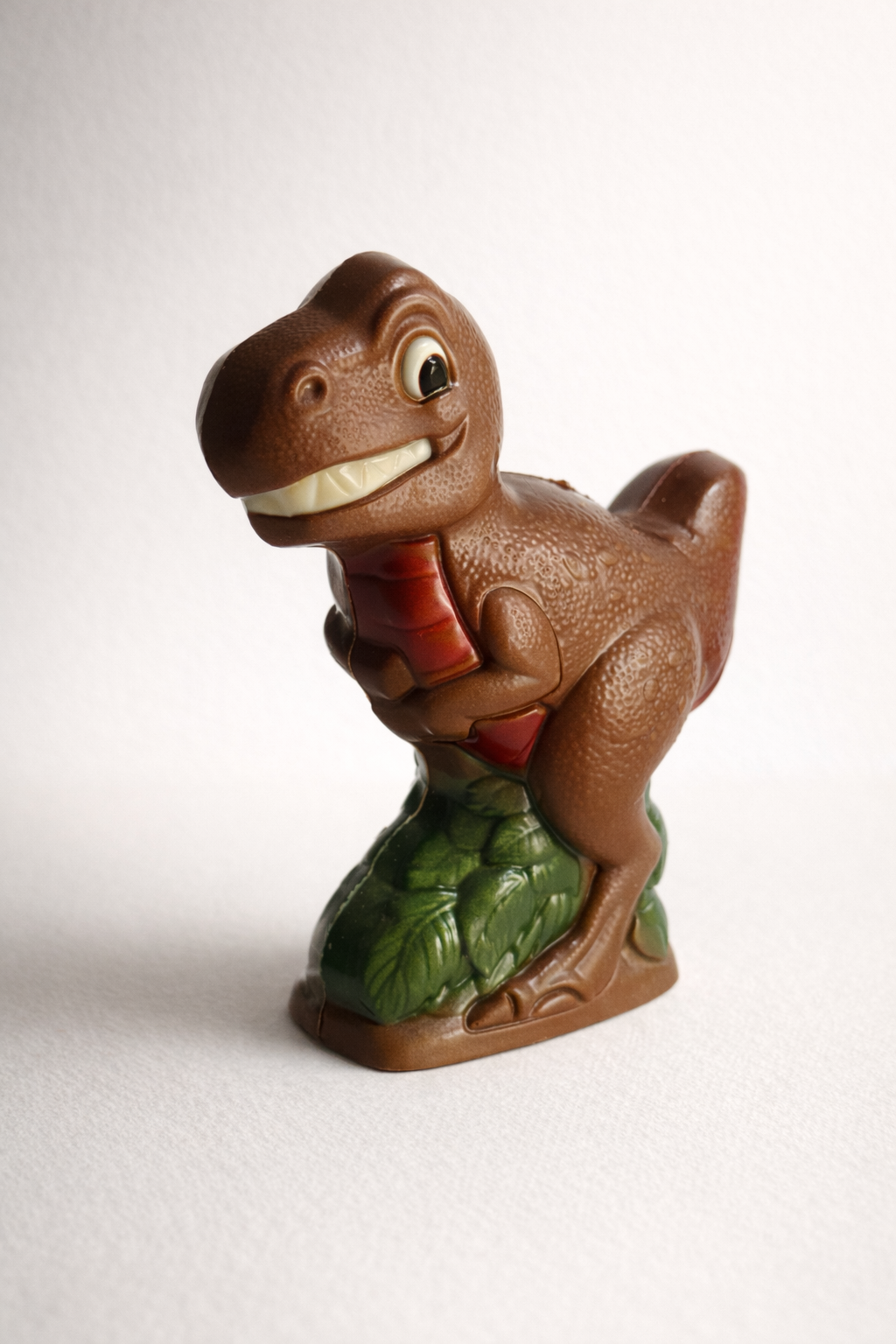 T-Rex en chocolat au lait et mini-œufs garnis – disponible apd vendredi 13 mars – 200 g