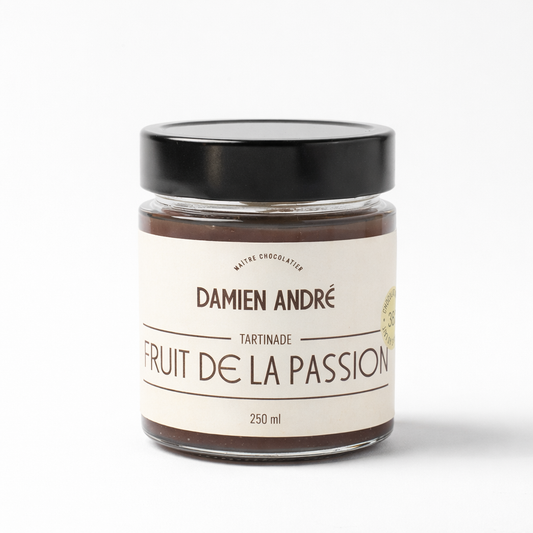 Passion fruit, caramel and 38% milk chocolate spread
